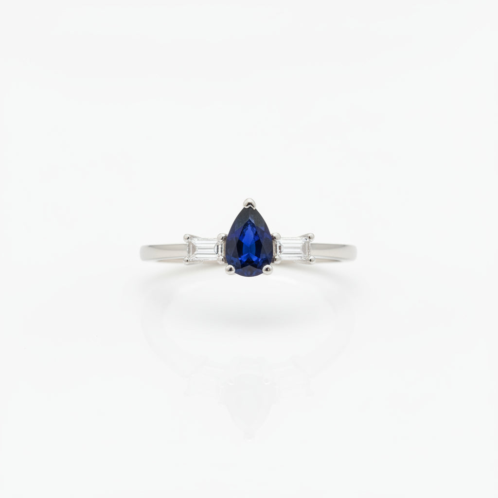 Пръстен от бяло злато със сапфир и диаманти baguette 0.67 карата